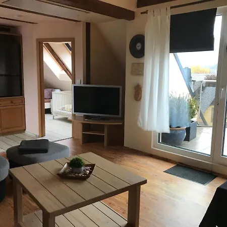 Ferienwohnung Auf Zwei Ebenen Mit Garten Und Parkplatz Appartement