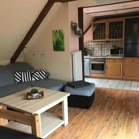 Ferienwohnung Auf Zwei Ebenen Mit Garten Und Parkplatz