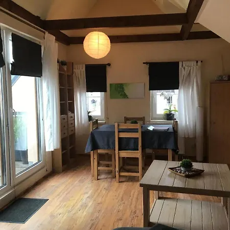 Ferienwohnung Auf Zwei Ebenen Mit Garten Und Parkplatz *