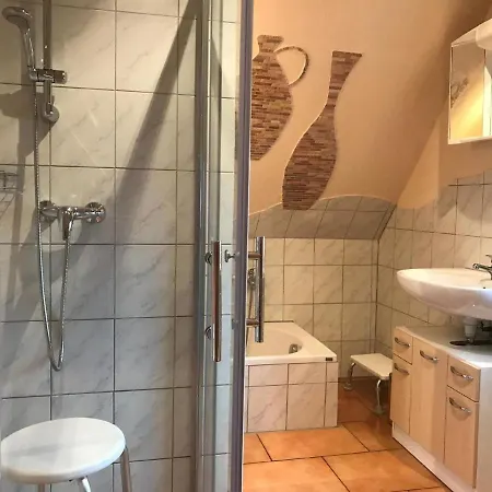 Ferienwohnung Auf Zwei Ebenen Mit Garten Und Parkplatz Appartement
