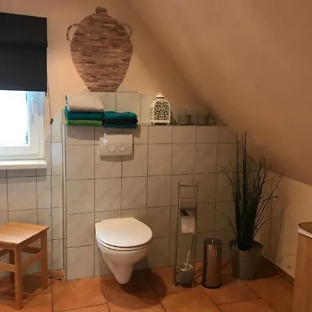 Ferienwohnung Auf Zwei Ebenen Mit Garten Und Parkplatz