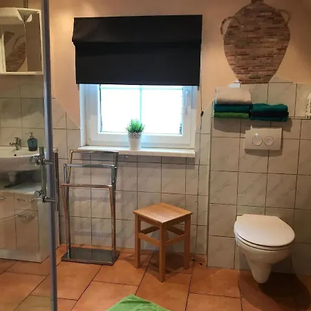 Ferienwohnung Auf Zwei Ebenen Mit Garten Und Parkplatz *