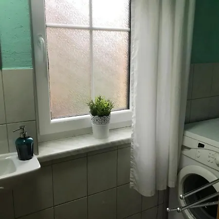 Ferienwohnung Auf Zwei Ebenen Mit Garten Und Parkplatz