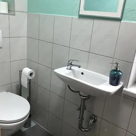 Ferienwohnung Auf Zwei Ebenen Mit Garten Und Parkplatz Appartement *