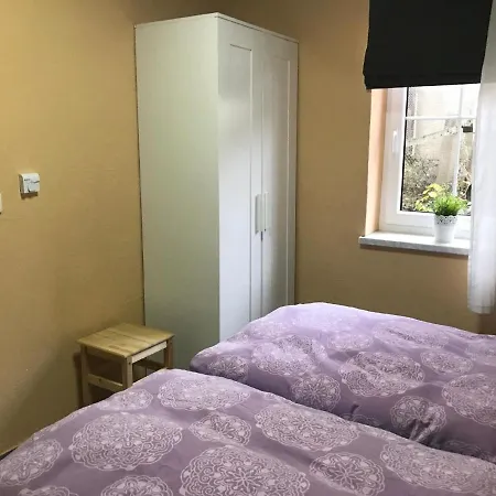 Ferienwohnung Auf Zwei Ebenen Mit Garten Und Parkplatz *
